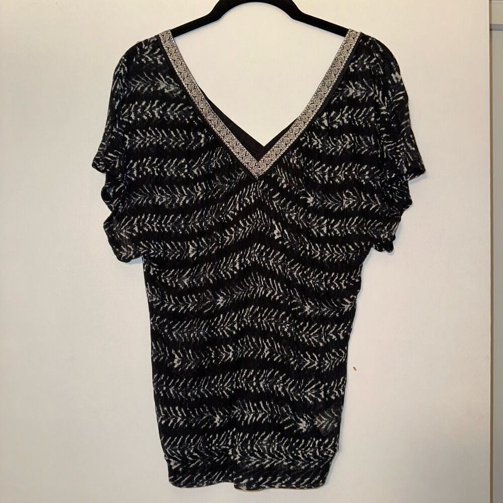 Free People Womens Black White Pattern V Neck Shirt Size Small EUC